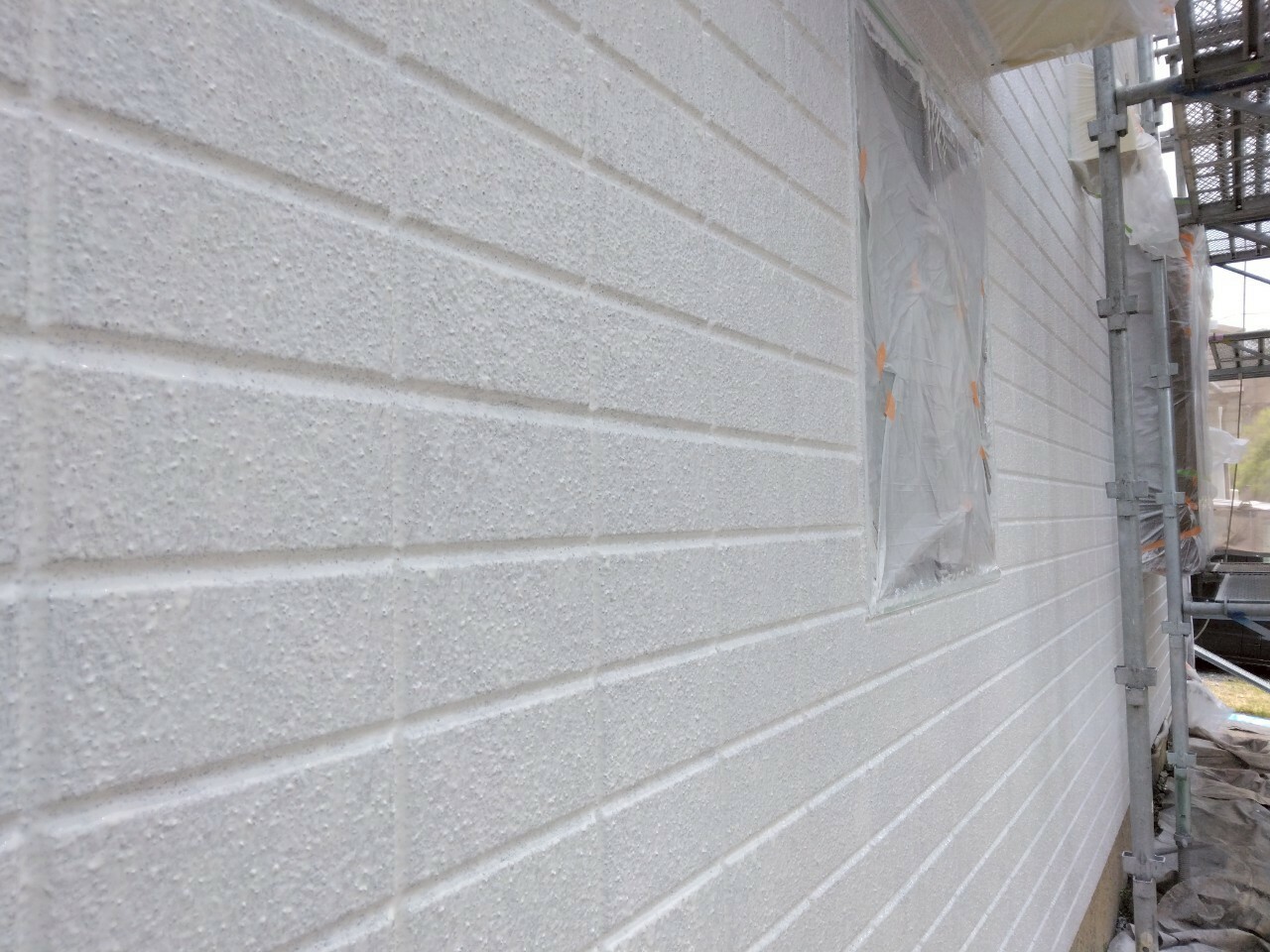 外壁塗装　下塗り　水性ソフトサーフSG